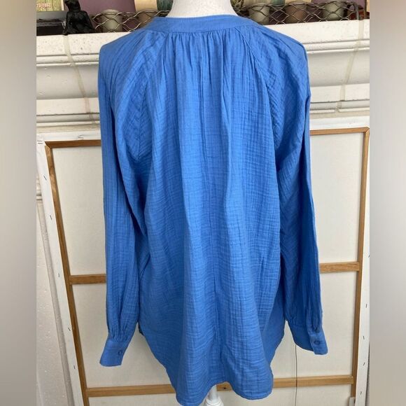 H&M NWT gauzy blouse glowing non sheer + extra button oversized - Picture 2 of 10